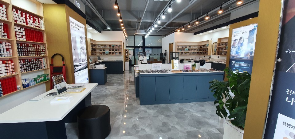매장 내부 1